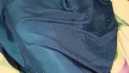 Tante cantik asal telugu india lagi asik ngentot memek tantenya yang super hot sampai matanya merem melek