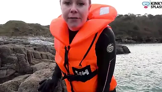 Wetsuit ve Lifejackets Lucy'nin donma karşılaştırması
