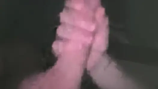 Bu adam götünü dildoyla sikiyor ve yapay vajinaya boşalıyor