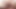 彼女は酒を持ってくる