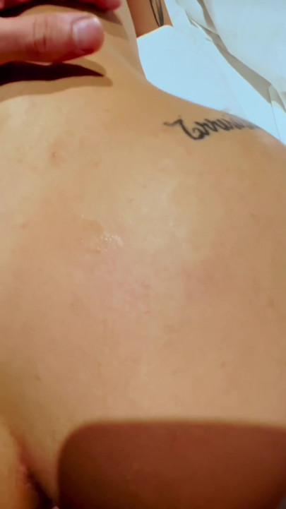Sự ngạc nhiên trong phòng khách sạn, chúng tôi không thể cưỡng lại hậu môn - Lana Myers | Đoạn video ngắn 2