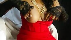 India en vestido caliente masturbándose