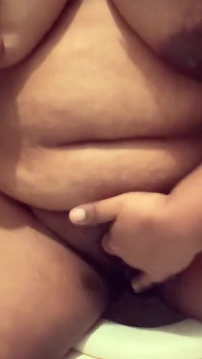Indian bhabhi pissing and talking dirty In bathroom to satisfy her pussy | Clip 1