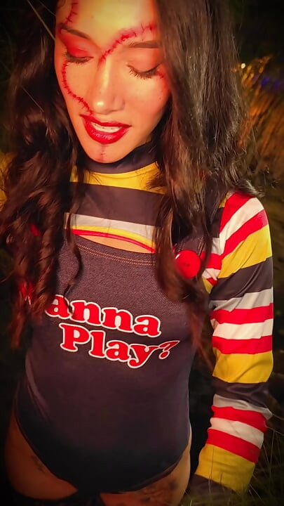 Latina Has a Rich Squirt on Halloween