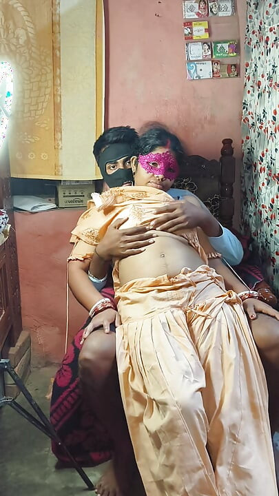 Desi teacher hot student ne teacher ko boobs dikhaye