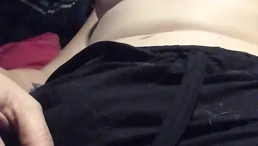 При сжимаии металлический шарик может сделать вам оргазм. Полное видео!