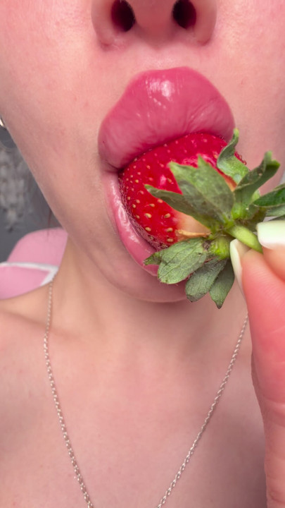 Juicy strawberry asmr - wet lips Close-up