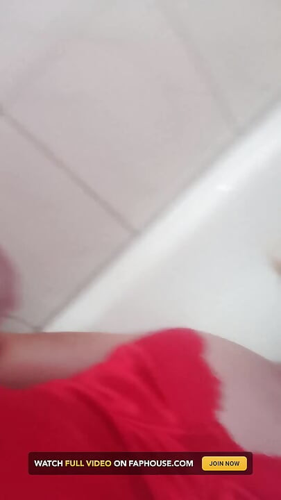 Leatransteen Swallows Own Pee and Cum