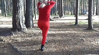 Grandes traseros en leggings rojo