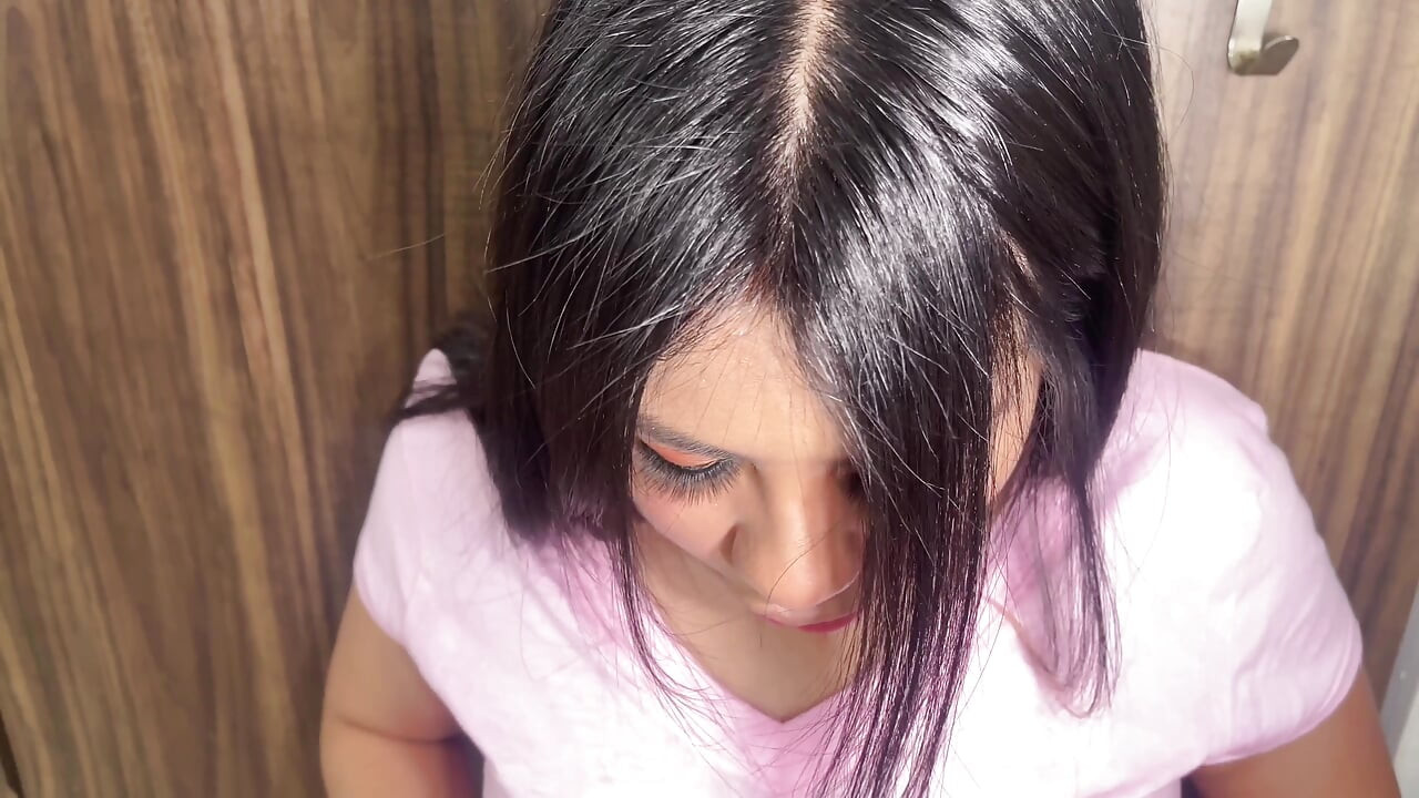 Seks u kuhinji s ljepoticom