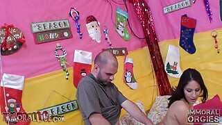 Ove lude drolje su jele jedna drugoj pičke, šamarale guzice i progutale ukusnu spermu