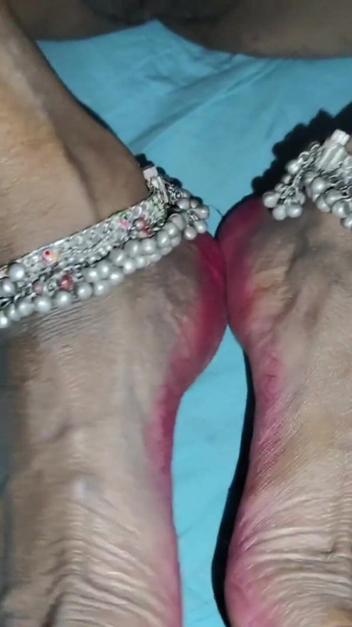 Indian Homemade Wife Massage Husband Cock In Oil And Handjooj Cumshort Bhabhi Cum Village Husband Wife Cum Bihar Sexy Wife | Clip 1