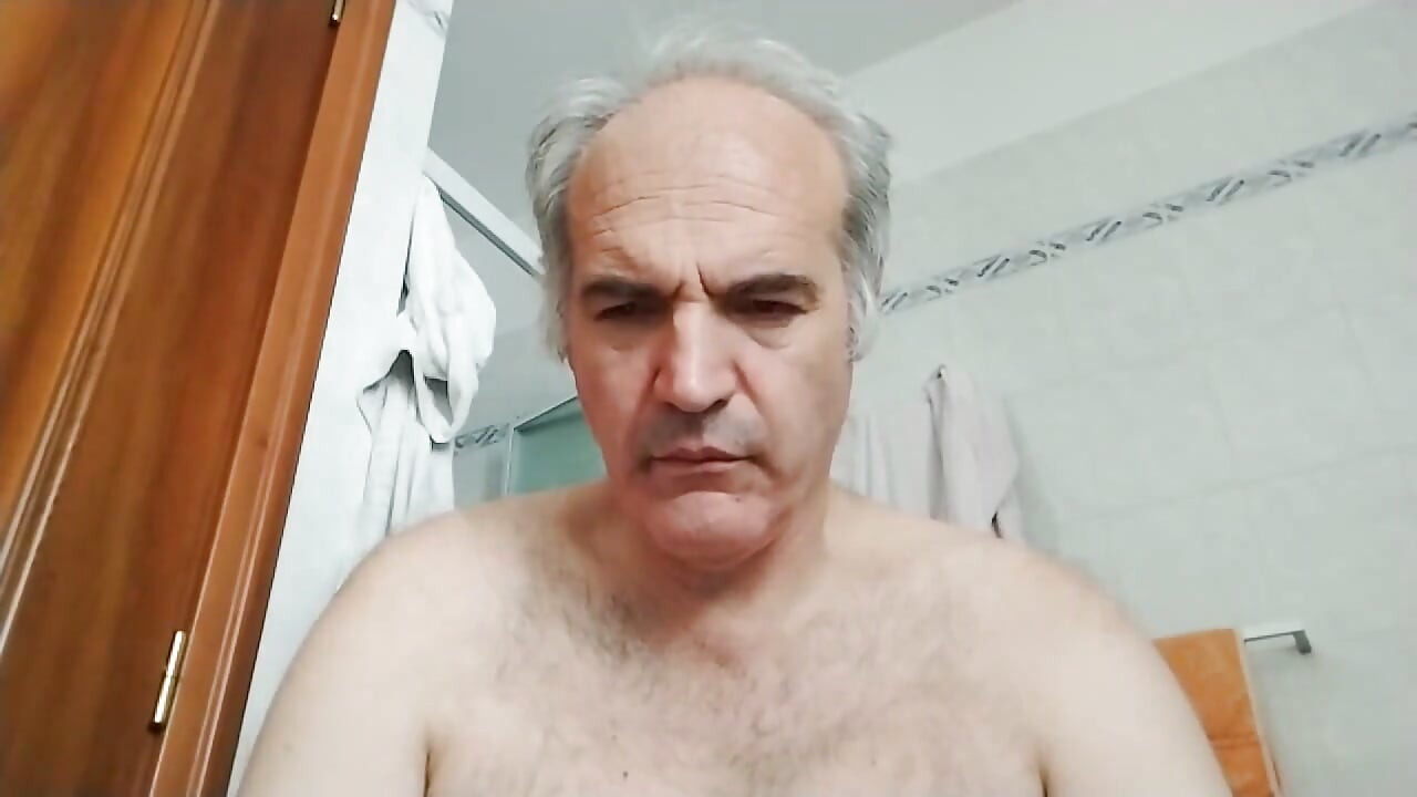 Moje lice, moj kurac i moji pazusi u prvom planu!