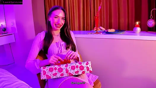 Valentines Überraschung, er verschenkt mir ein Spielzeug, ich squirte für ihn und lasse ihn zweimal kommen