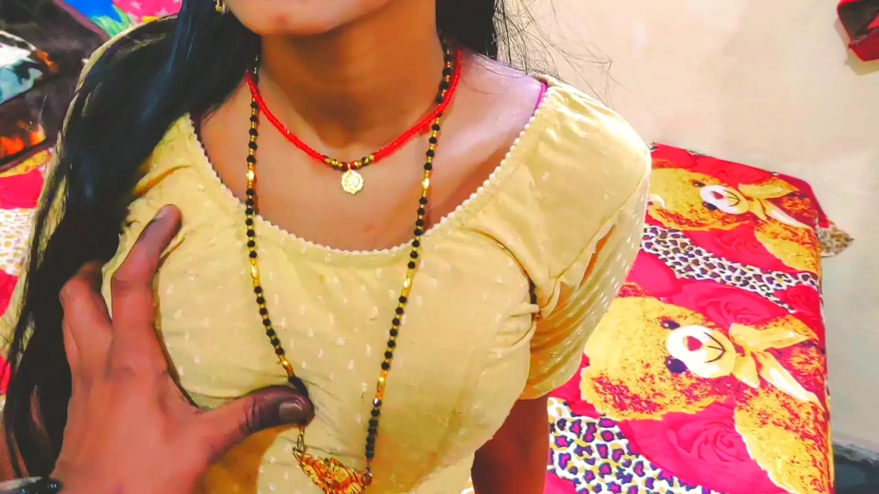 印度情侣和继母睡一张床，而他的继妹则躲在床底下，inHindi Audio