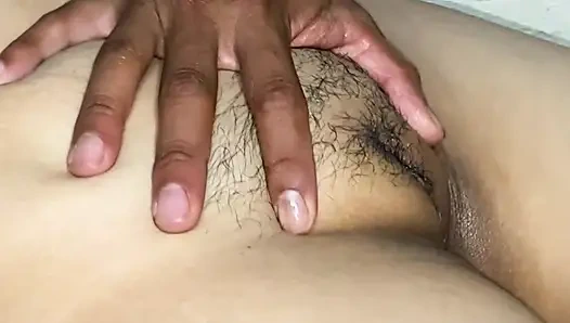 Kakak tiri menggosok dan menghancurkan vagina saya yang ketat dan cum di dalam? dalam bahasa Tamil India x video