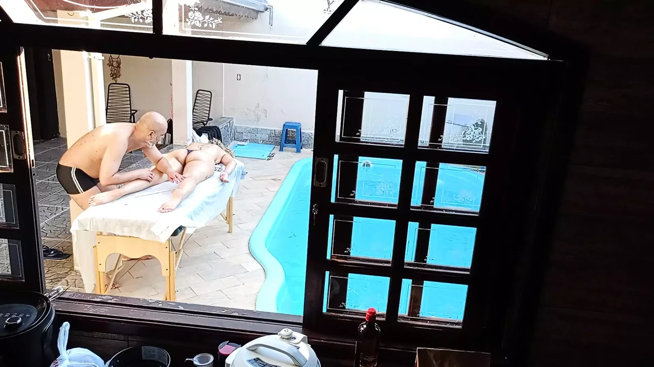 She went to get a massage by the pool and ended up getting a handjob and blowjob