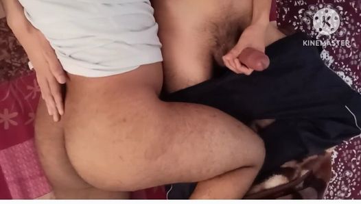 Dois gays indianos com paus monstruosos se masturbando