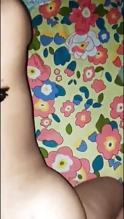 Ketki martelada duro por trás