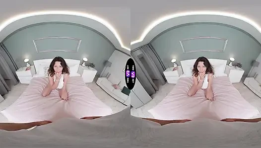 Lola bredly lagi asik mainin toket besarnya sebelum nyepong kontol dengan ganas - tmwvrnet