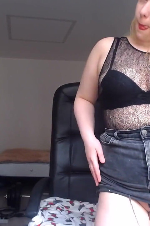 Teen Girl Dirty Talk and Show Her Huge Tits! She Wants U so Much