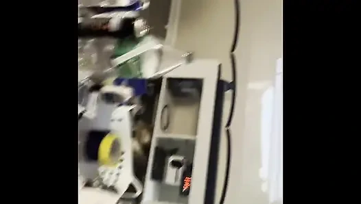 Cewek semok ini goyangin kontolku