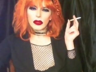Miss-fg ruiva puta de fumo