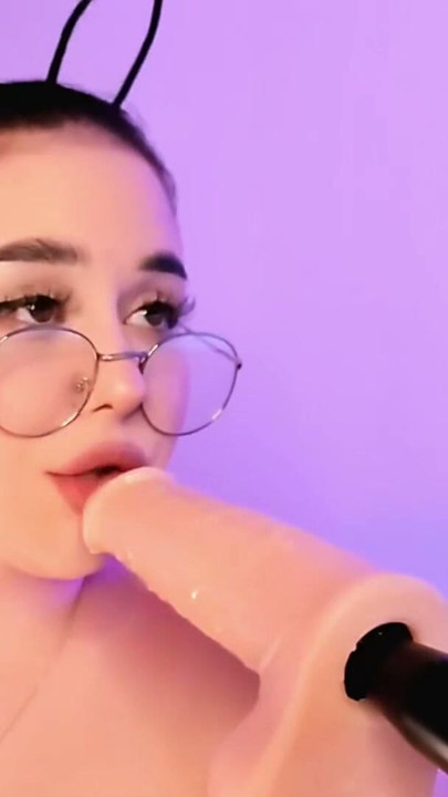 Submissive girl with a drooly mouth wants to make you cum - Dragana Loncar | Clip 2