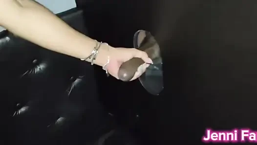 Ich ging mit meiner schwiegermutter zum Gloryhole und wir haben am ende mehrere schwänze