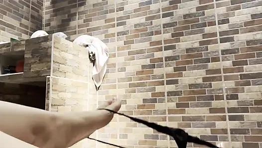 Красивая сводная сестра любит играть со своим клипторисом перед отъездом в колледж