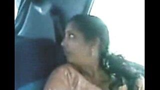 Tamilische Tante hat heißen Sex im Auto