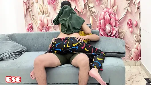 Жену дези трахнули на диване