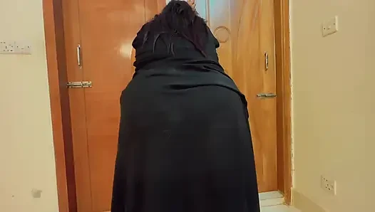 Tante semok arab dengan toket besar pengen dientot sama tetangganya sendiri waktu suaminya lagi di pasar!