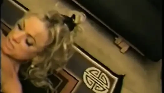 Kovboy kumarbazlı güzel sarışın kız Montana Gunn sert schloeng'e binmeyi seviyor