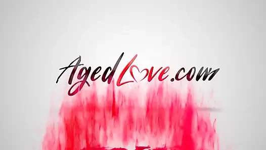 Wanita dewasa pirang mendapat pertolongan cepat dan liar dari tukang yang berguna