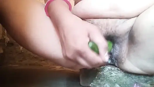 Seksi ateşli bebek orgazm için amını parmaklıyor