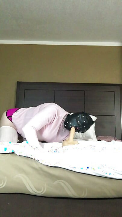 sissy slave deepthroat and fuck a dildo