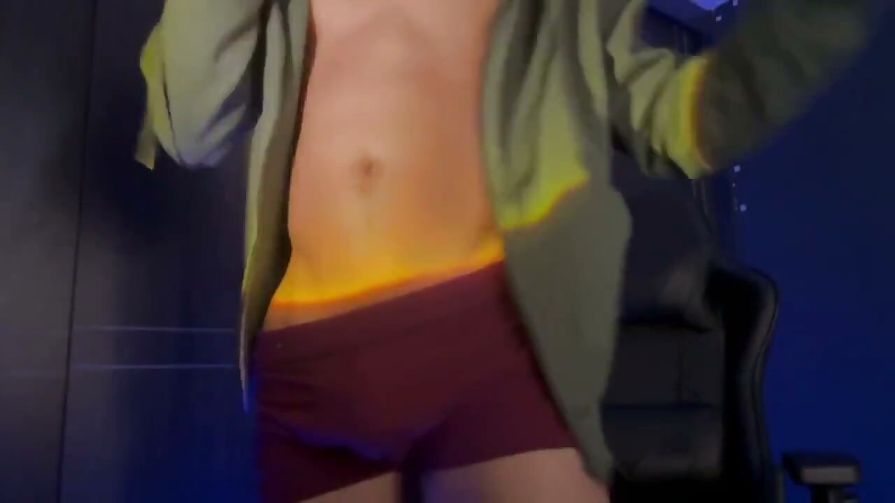 Me pongo cachonda mientras hago una transmisión en vivo y me masturbo hasta que me corro