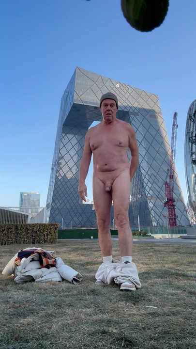 Beijing or naked Holger striptease