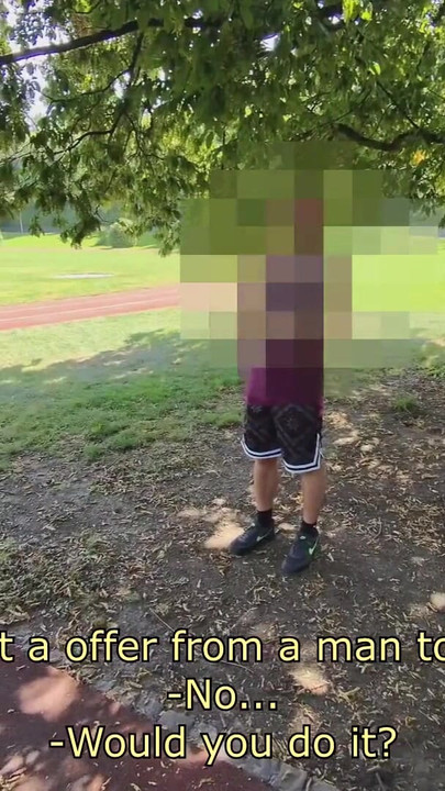「ランダムストレート毛むくじゃらのマッスルランナーが初めての男性フェラチオを確信」の素晴らしい瞬間