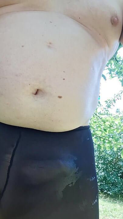 pee in my nylon tights
