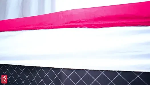 Sarışın bir sürtükle çifte penetrasyon - prezervatifsiz! İçine boşalma