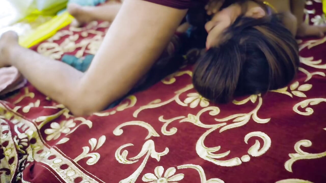 Bhabhi ki soteli bahin ko jabbar dasti room me pakad ke choda
