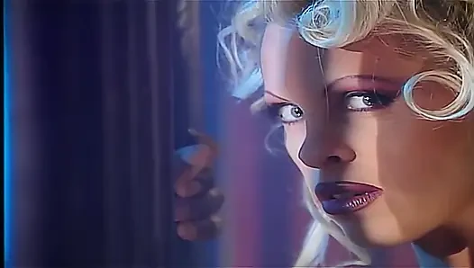 Mil pirang dengan payudara besar disetubuhi pantatnya oleh pria kulit hitamnya