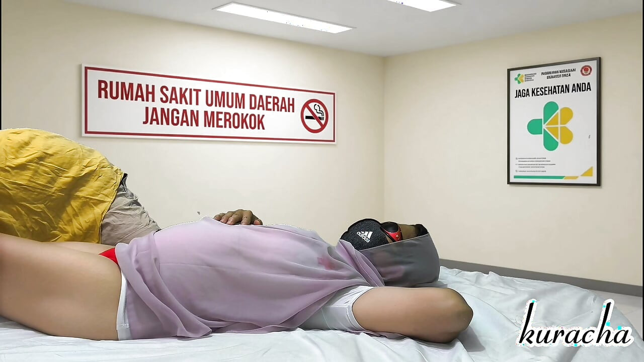 Hot chubby nurse came to a doctor to fucked him.