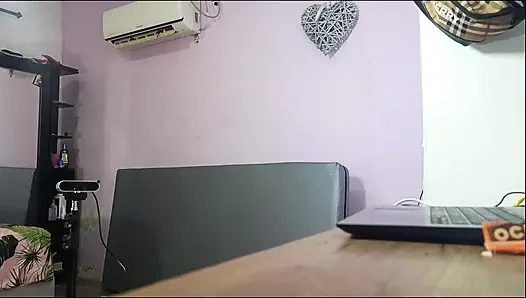 Sıkı götlü büyük esmer benden yarak istiyor