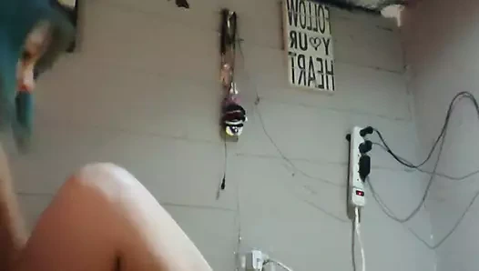 Lusi doesn't like to wear vikini