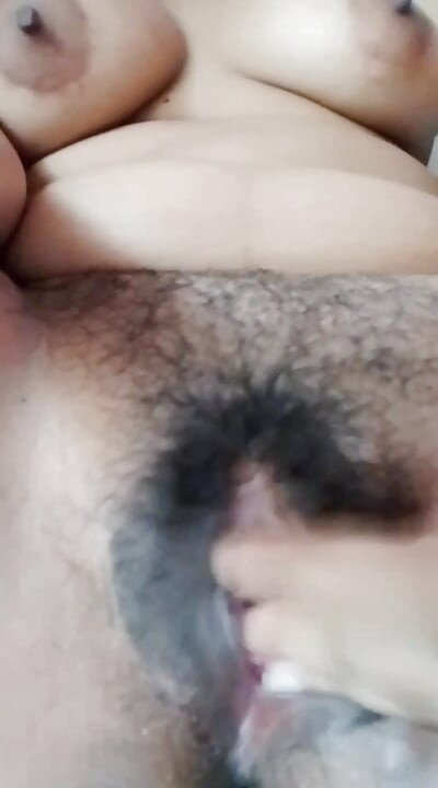 Kıllı amcığı parmaklıyor