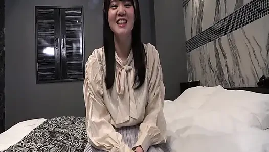 A161G03 A pure and elegant slope-type maiden and a love home! Intense pleasure with a sex friend wearing a naked apron!