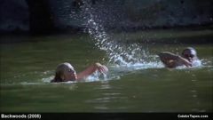 有名人ヘイリー・ダフの濡れたビキニとセクシーな映画シーン